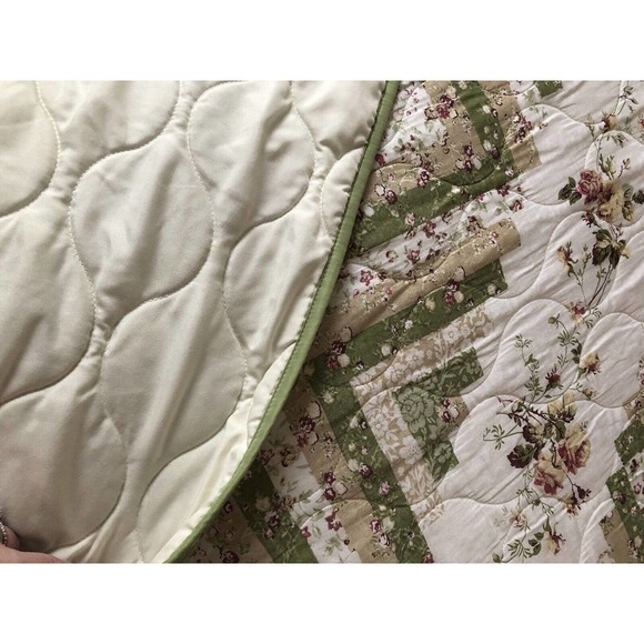 Vtg Light Quilt Bedspread Diamond White Green Roses Romantic Coverlet 101"x86" - Picture 10 of 11